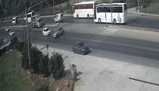 Manavgat'ta otomobilin U dönüşü sonrası kaza anı kamerada