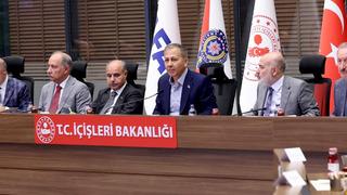 İçişleri Bakanlığı ve 30 Büyükşehir Belediyesi arasında toplantı: Trafik hız levhaları ve sokak hayvanları masadaydı