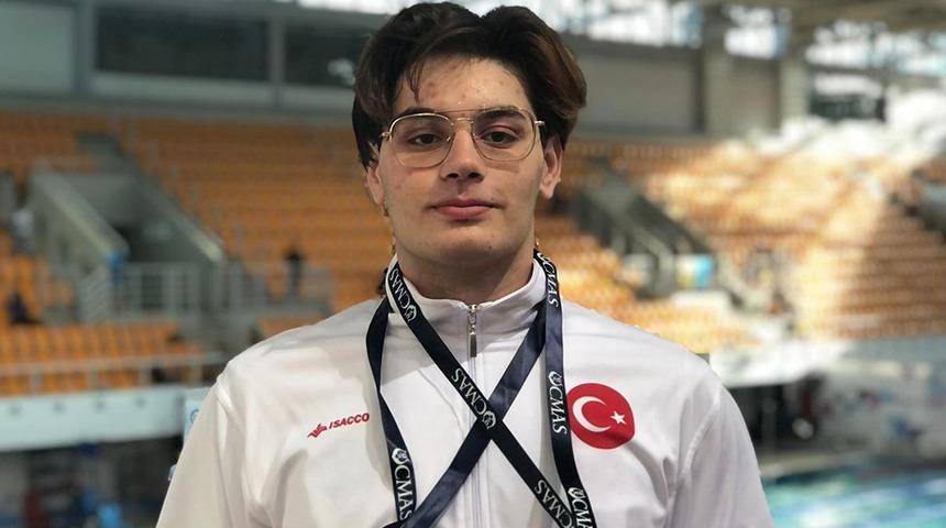 Kaan Efe Kaya, Paletli Yüzme Avrupa Şampiyonası'nda altın madalya kazandı