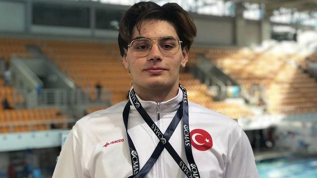 Kaan Efe Kaya, Paletli Yüzme Avrupa Şampiyonası'nda altın madalya kazandı