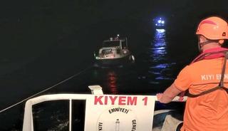 Çanakkale Boğazı'nda sürüklenen tekne kurtarıldı