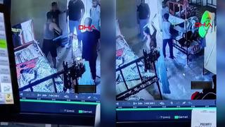 Yer: Adana! İnfial yaratan görüntüler: Küçük çocuğu alıkoyup darp ettiler