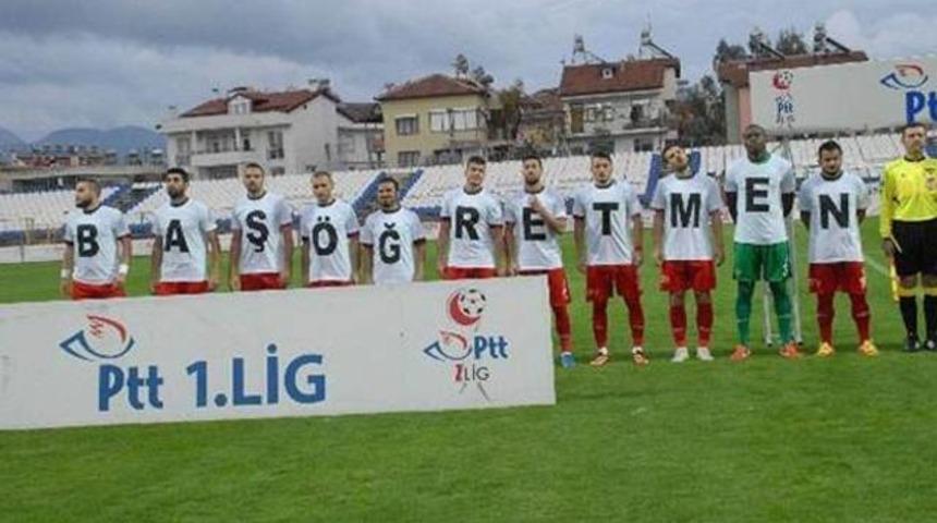 Bu tişörtlerle alkış topladılar