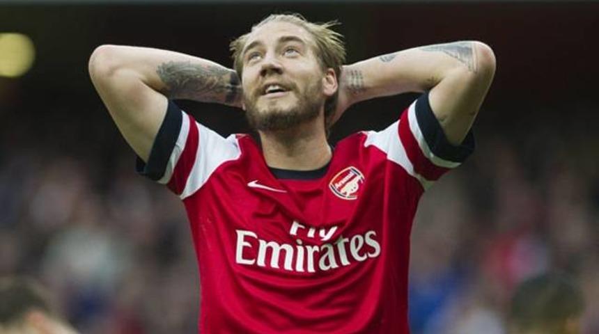 Arsenalli Bendtner g&ouml;zaltında