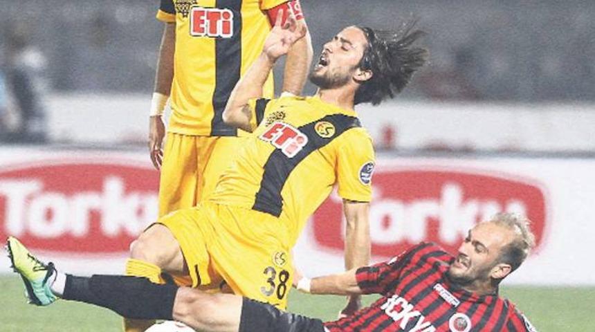 Galatasaray'da ilk hedef Tarık