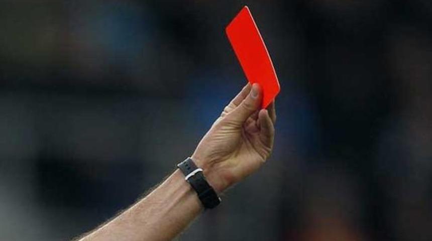 Derbilerde en çok kim kart gördü?