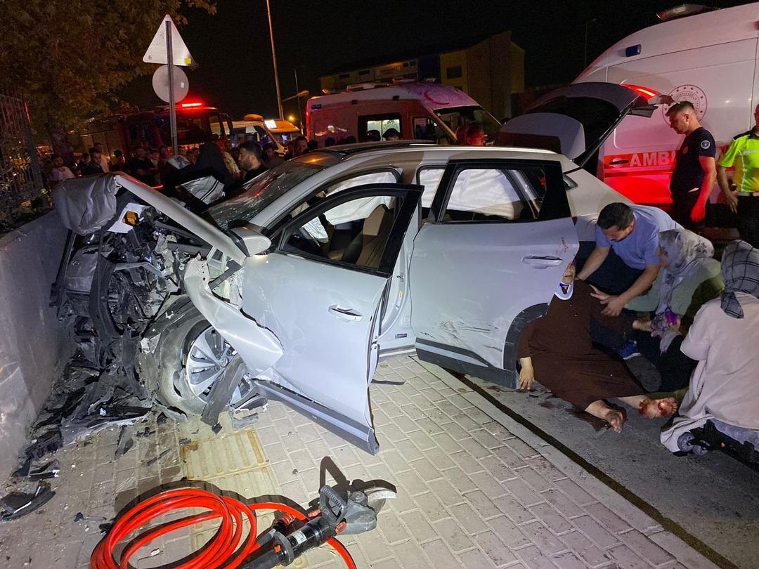 1200xauto Bursa'da gece yarısı can pazarı! Kırmızı ışık ihlalinin sonucu feci oldu: Çok sayıda yaralı var