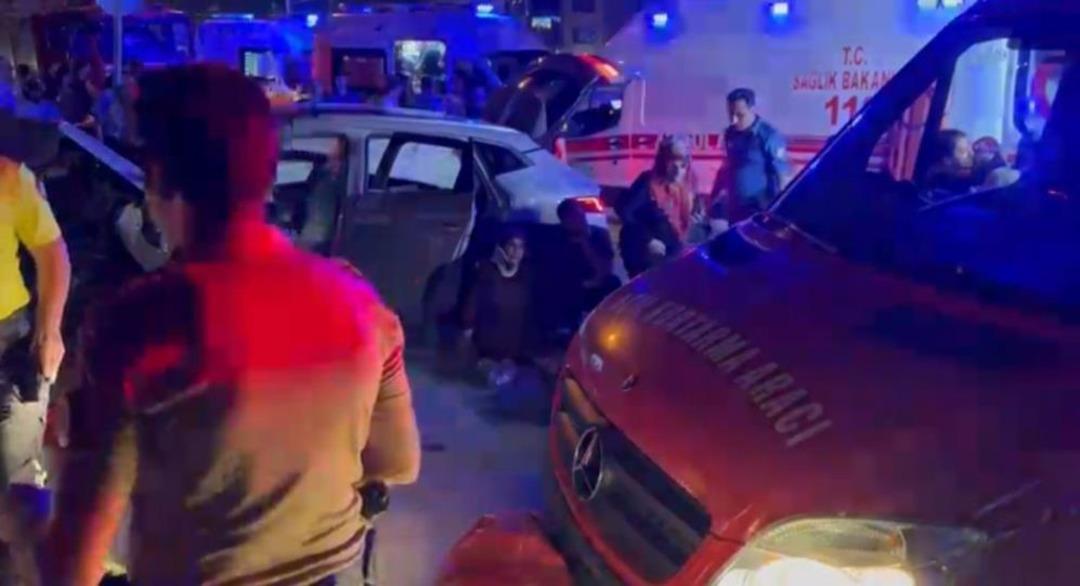 Kırmızı ışık ihlali ortalığı savaş alanına çevirdi: 2 si ağır 8 yaralı 1