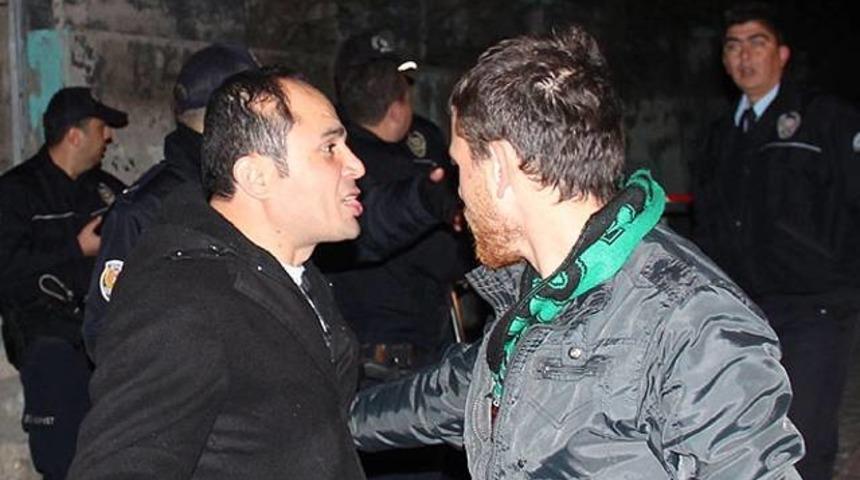 Taraftarlar arasında silahlı kavga: 1 &ouml;l&uuml;