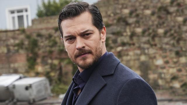 Eşref Rüya'nın yıldızı Çağatay Ulusoy bıyıklı haliyle yine gündemde! Sosyal medyayı ikiye böldü