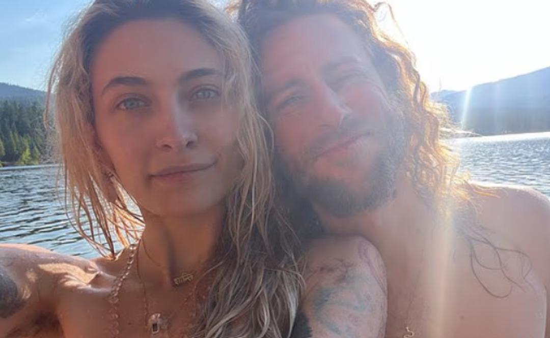 Michael Jackson’ın kızı Paris Jackson sevgilisine üstsüz poz verdi! 4