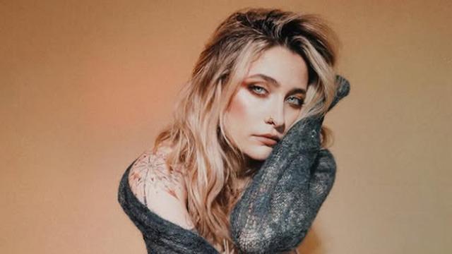 Michael Jackson’ın kızı Paris Jackson sevgilisine üstsüz poz verdi!