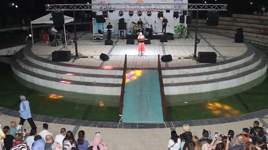 Elazığ Belediyesi yaz etkinlikleri devam ediyor: Evin Gençero sahne aldı