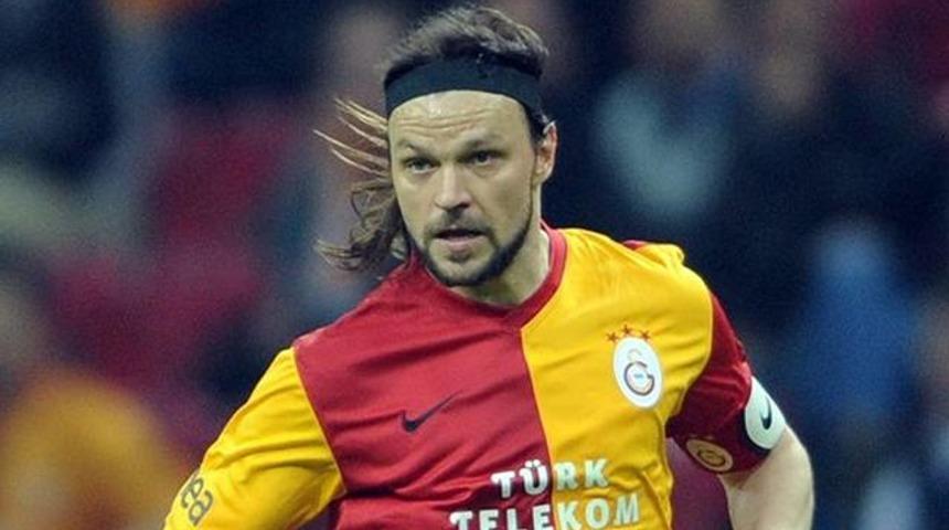 'B&uuml;y&uuml;k Şef' Ujfalusi futbolu bıraktı