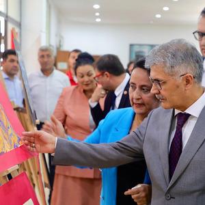 Niğde’de “Sanatın Sesini Duyuyor, Sanat ile Konuşuyoruz” projesi: İşitme engelli vatandaşlar hünerlerini sergiledi...