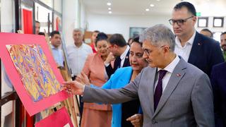 Niğde’de “Sanatın Sesini Duyuyor, Sanat ile Konuşuyoruz” projesi: İşitme engelli vatandaşlar hünerlerini sergiledi...