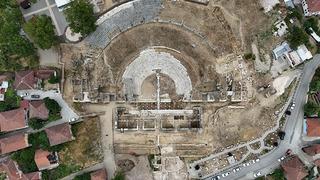 O bölgede kazmayı vurdukça tarih çıkıyor: İçinde şapel olan kompleks bir yapı olduğunu düşünüyoruz