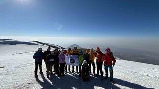 İstanbul’dan geldiler, Ağrı Dağı’nın zirvesine ulaştılar