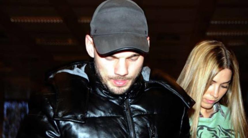 Sneijder İstanbul'a d&ouml;nd&uuml;