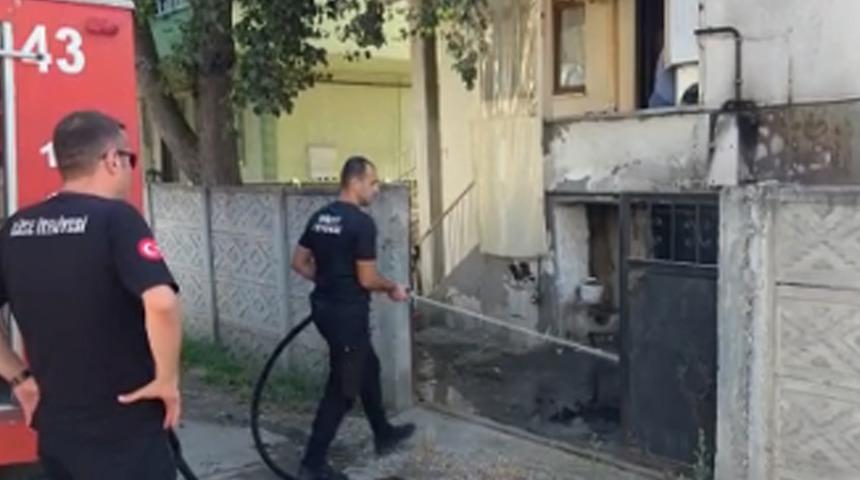 Devriye atan polislerin fark ettiği yangın kısa sürede söndürüldü