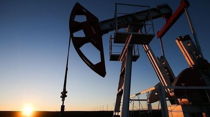 Petrol fiyatları kritik 70 dolar bandında denge arıyor