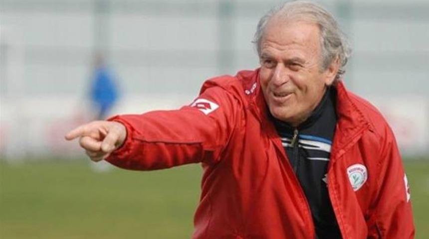 Mustafa Denizli'nin g&ouml;z&uuml; T&uuml;rkiye'de