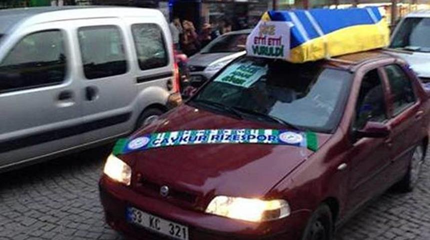 Sokaklarda sarı lacivert tabut dolaştırdılar