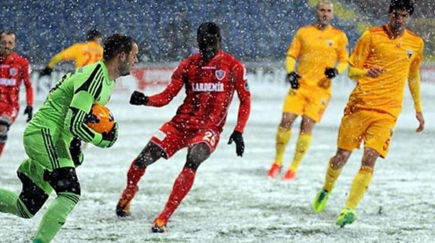 Karab&uuml;k'te 2 kırmızı 1 gol vardı!