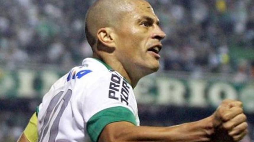 Alex'li Coritiba ligde kaldı