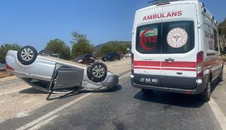 Antalya'da otomobil, atık toplama aracıyla çarpıştı! Kazada 3 kişi yaralandı