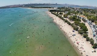 İstanbul'da sıcak havadan bunalanlar sahil ve parkları tercih etti