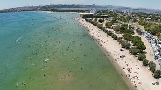 İstanbul'da sıcak havadan bunalanlar sahil ve parkları tercih etti
