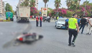 Mersin'de motosiklet, kamyonla çarpıştı! Feci kazada 1 kişi hayatını kaybetti, 1 kişi yaralandı