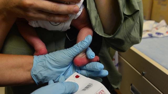 Topuk kanı hayat kurtardı! 3 çocuklu anne: Çocuklarımın hayatını kurtardı Fenilketonüri hastalığı nedir?