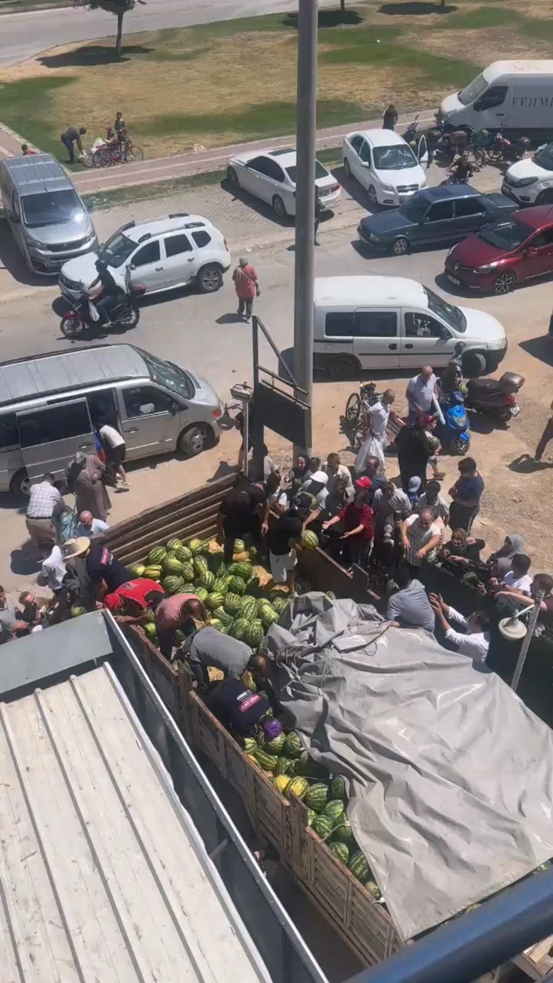 Duyan koştu, 12 ton ücretsiz dağıttılar! 20 dakikada tükendi 1