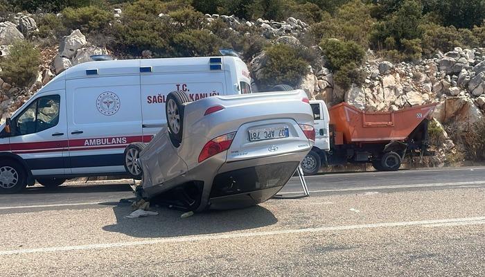 700x400 Antalya’da çöp kamyonuna çarpan araç takla attı: 3 yaralı