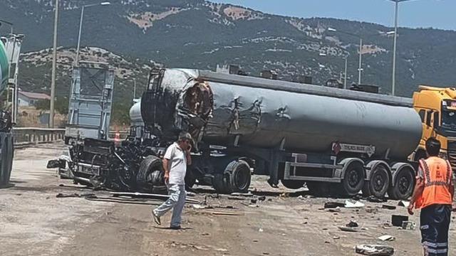 Gaziantep’te tanker ile çekici çarpıştı: 2 ölü