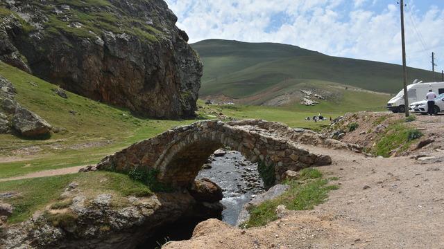 Gümüşhane'deki Taşköprü Yaylası doğaseverlerin uğrak noktası oldu