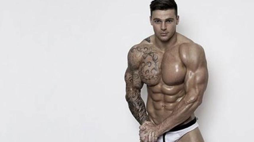 Futbolu bıraktı g&uuml;reş&ccedil;i oldu