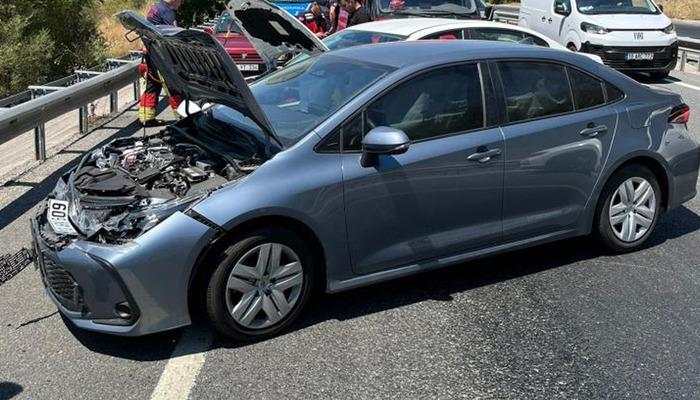 20637995-700x400 Asfalt eridi, zincirleme kaza oldu! 8 yaralı