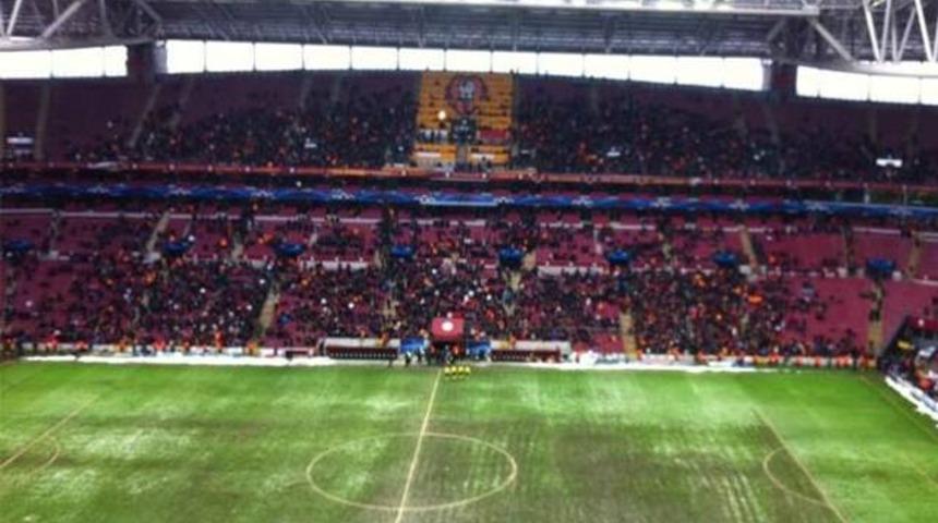 Taraftara su bile yok!