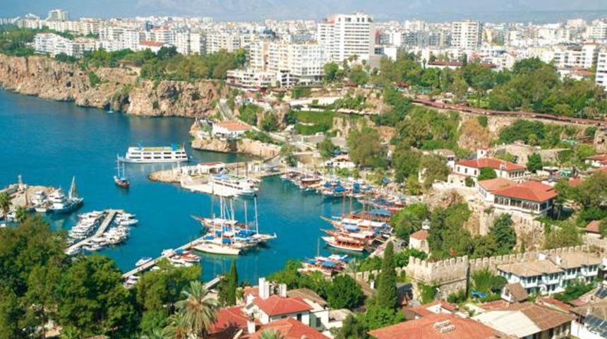 Antalya'da spor müsabakalarına Başbakan rötarı