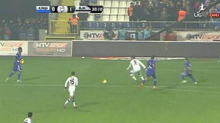 Kasımpaşa Beşiktaş ma&ccedil;ında akıllara durgunluk veren pozisyon