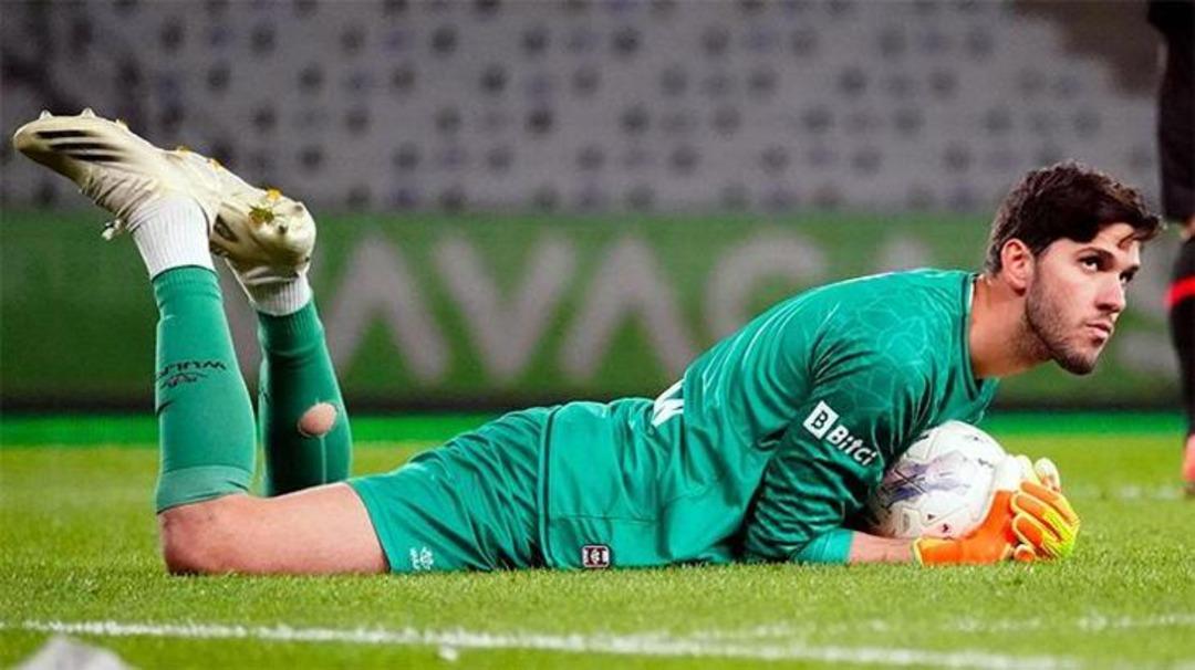 Hazırlık maçında yürekler ağza geldi! Galatasaray da korkutan sakatlık... Yerde hareketsiz kaldı, sedyeyle oyundan alındı 2