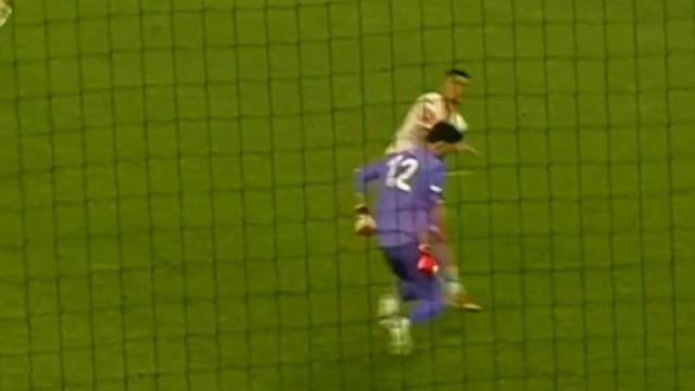 Hazırlık maçında yürekler ağza geldi! Galatasaray'da korkutan sakatlık... Yerde hareketsiz kaldı, sedyeyle oyundan alındı