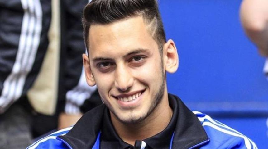 Hamburg Hakan Çalhanoğlu'nu bırakmıyor