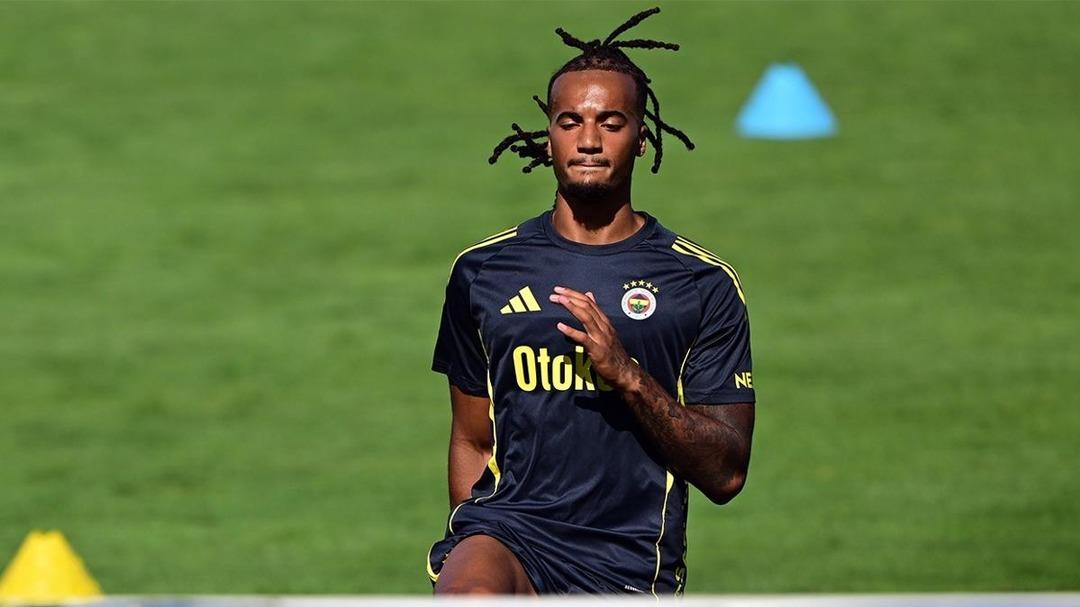 Yeni transfer görücüye çıktı! Fenerbahçe ikinci hazırlık maçında da hata yapmadı... Sarı-Lacivertliler Uniao de Leiria yı 2-0 mağlup etti 3