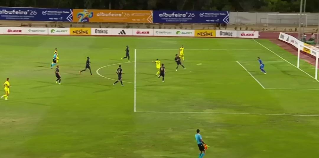 Yeni transfer görücüye çıktı! Fenerbahçe ikinci hazırlık maçında da hata yapmadı... Sarı-Lacivertliler Uniao de Leiria yı 2-0 mağlup etti 2