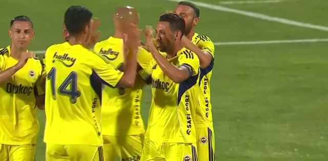 Yeni transfer görücüye çıktı! Fenerbahçe ikinci hazırlık maçında da hata yapmadı... Sarı-Lacivertliler Uniao de Leiria'yı 2-0 mağlup etti