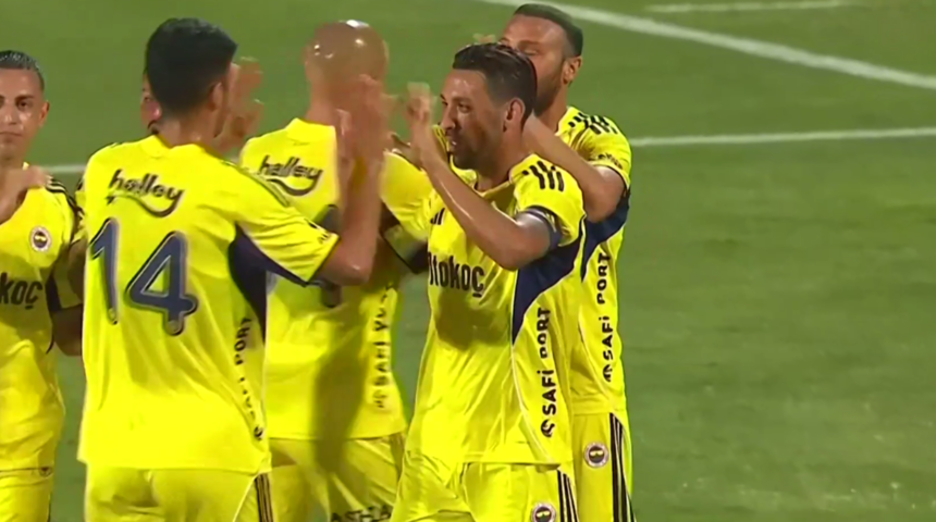 Yeni transfer görücüye çıktı! Fenerbahçe ikinci hazırlık maçında da hata yapmadı... Sarı-Lacivertliler Uniao de Leiria'yı 2-0 mağlup etti